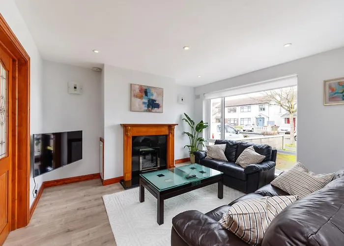 Centre Modern 3 Bedroom House Holiday home *