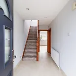 Centre Modern 3 Bedroom House *