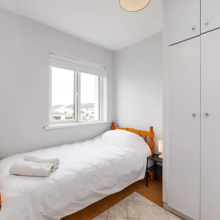 Centre Modern 3 Bedroom House Ferienhaus *
