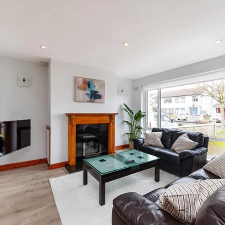 Centre Modern 3 Bedroom House 펜션 *