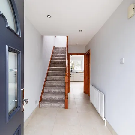 Centre Modern 3 Bedroom House *