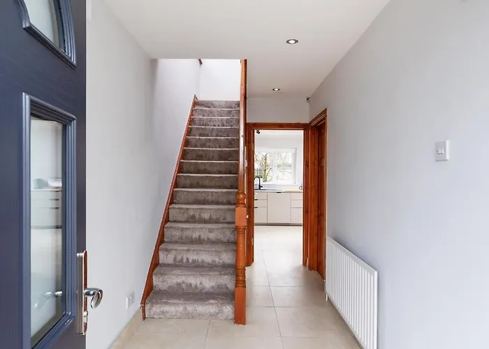 Centre Modern 3 Bedroom House *