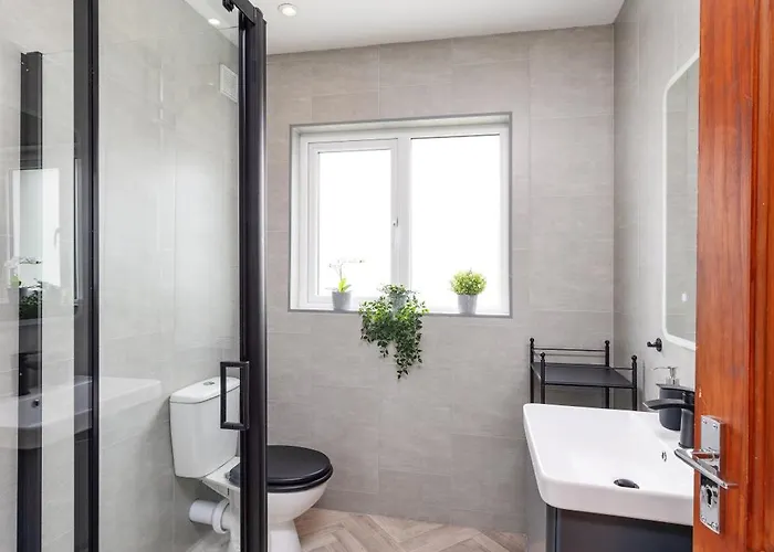 Centre Modern 3 Bedroom House